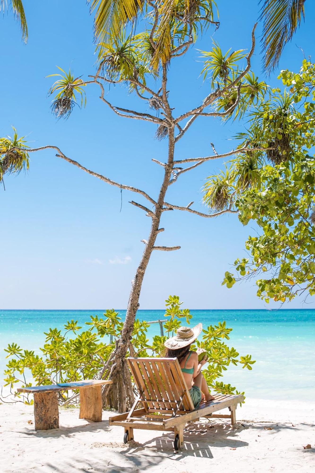Nazaki Luxury Beach Hotel Đảo Gan Ngoại thất bức ảnh