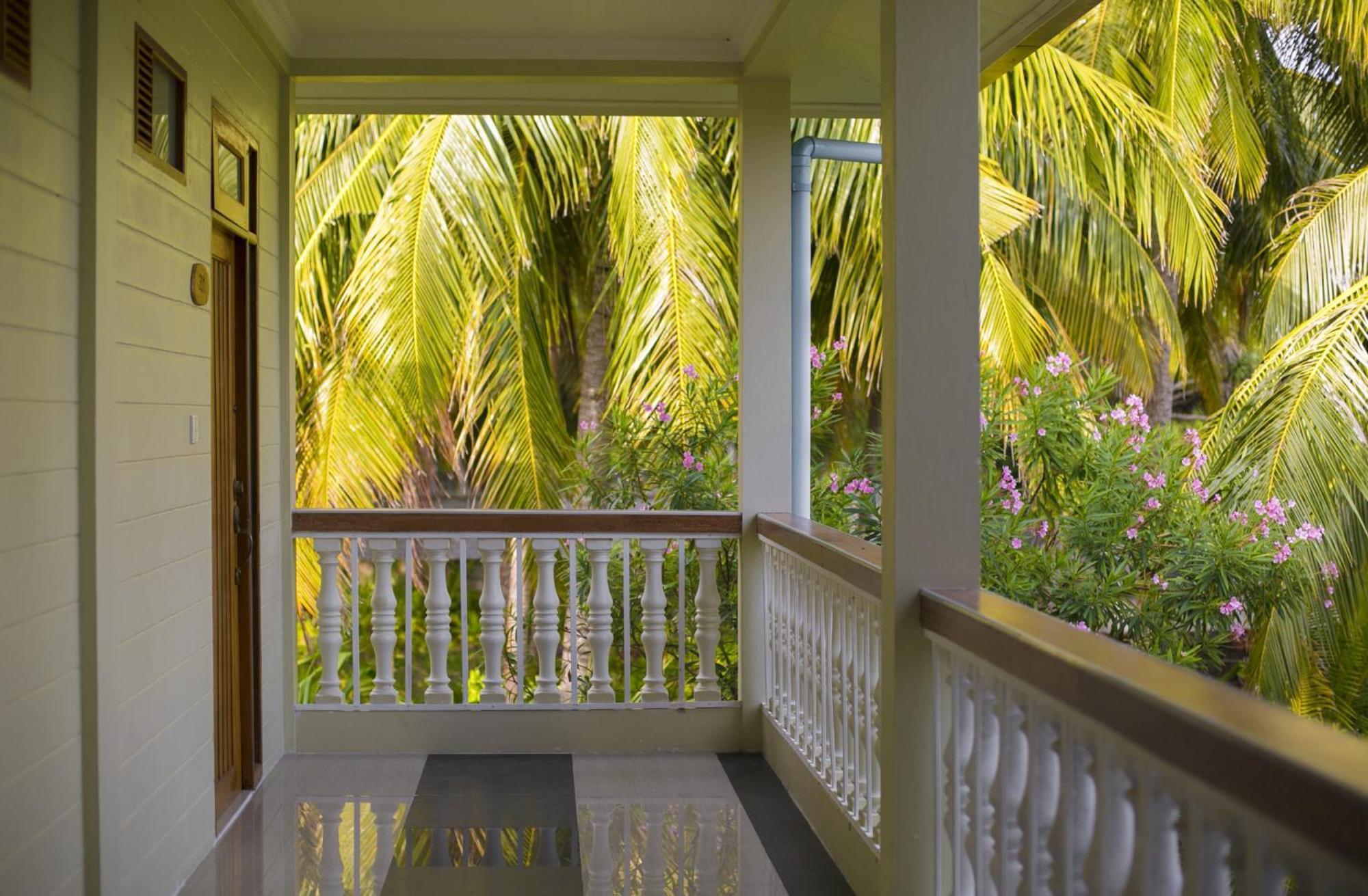 Nazaki Luxury Beach Hotel Đảo Gan Ngoại thất bức ảnh