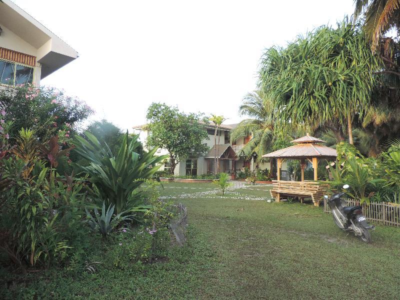 Nazaki Luxury Beach Hotel Đảo Gan Ngoại thất bức ảnh